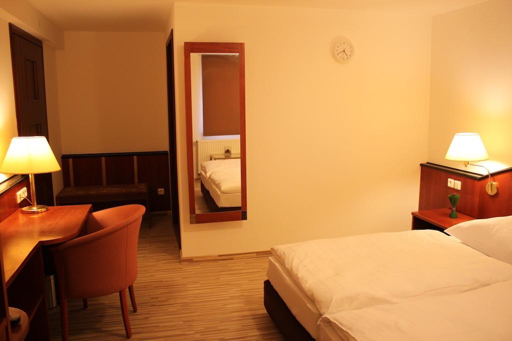 As Hotel เกิตทิงเงน ภายนอก รูปภาพ