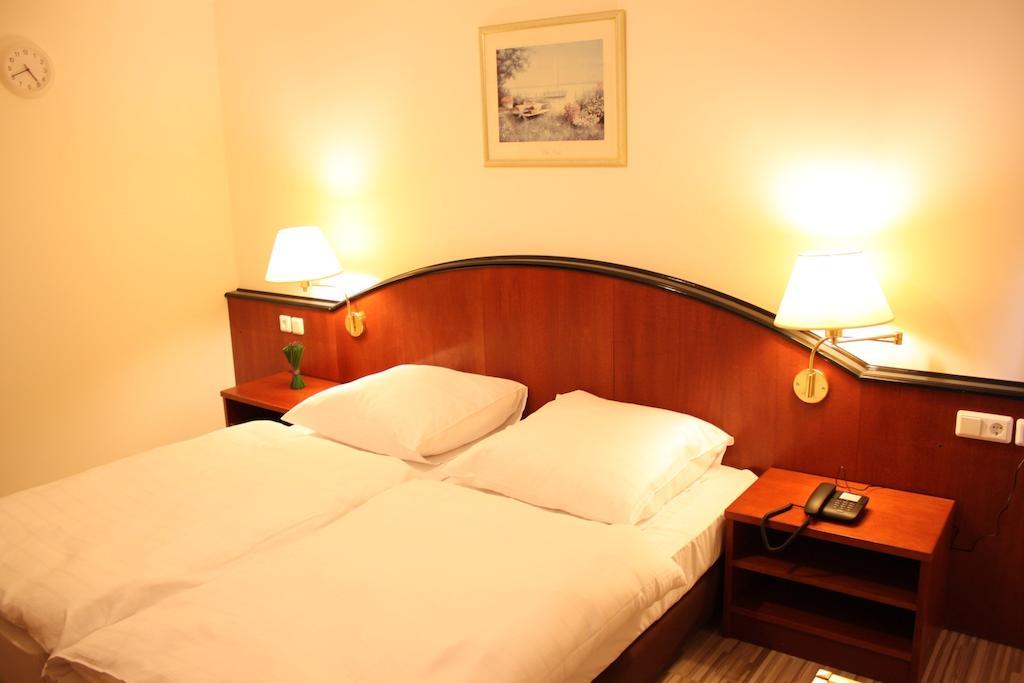 As Hotel เกิตทิงเงน ภายนอก รูปภาพ