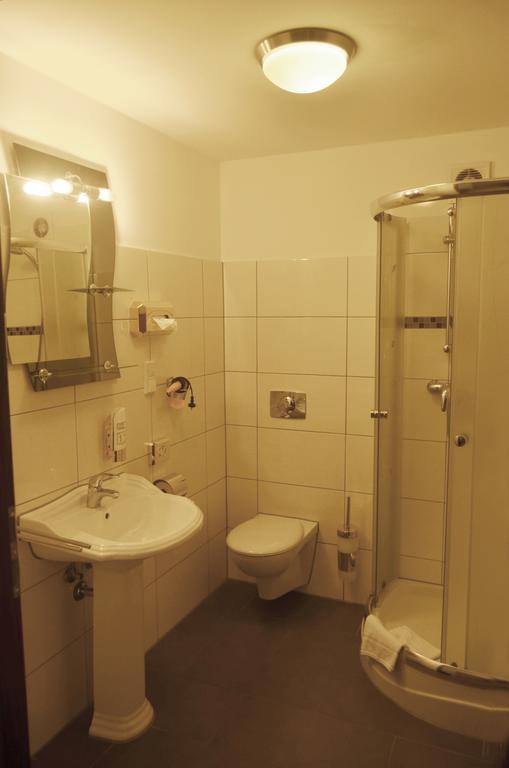 As Hotel เกิตทิงเงน ภายนอก รูปภาพ