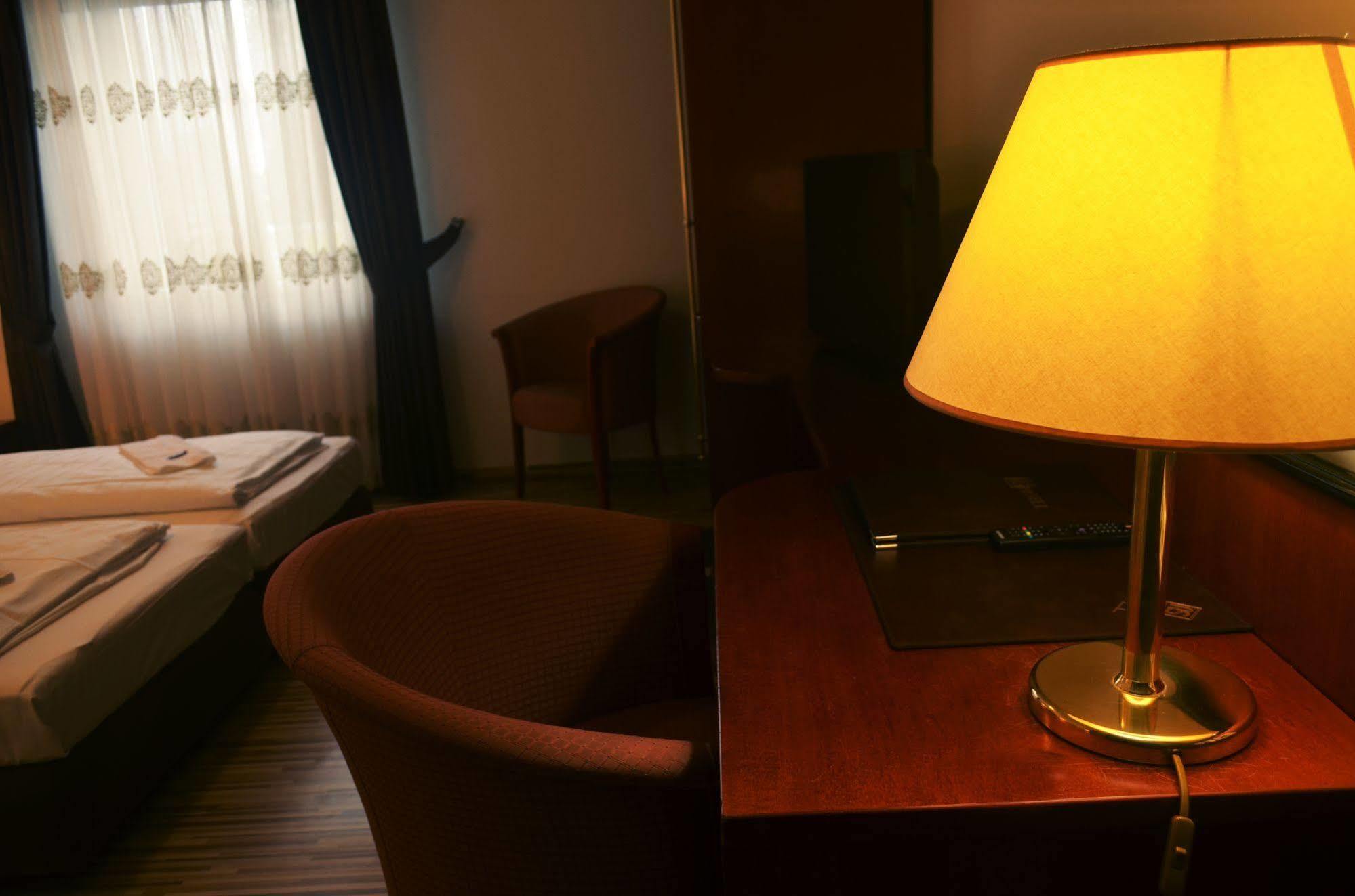 As Hotel เกิตทิงเงน ภายนอก รูปภาพ