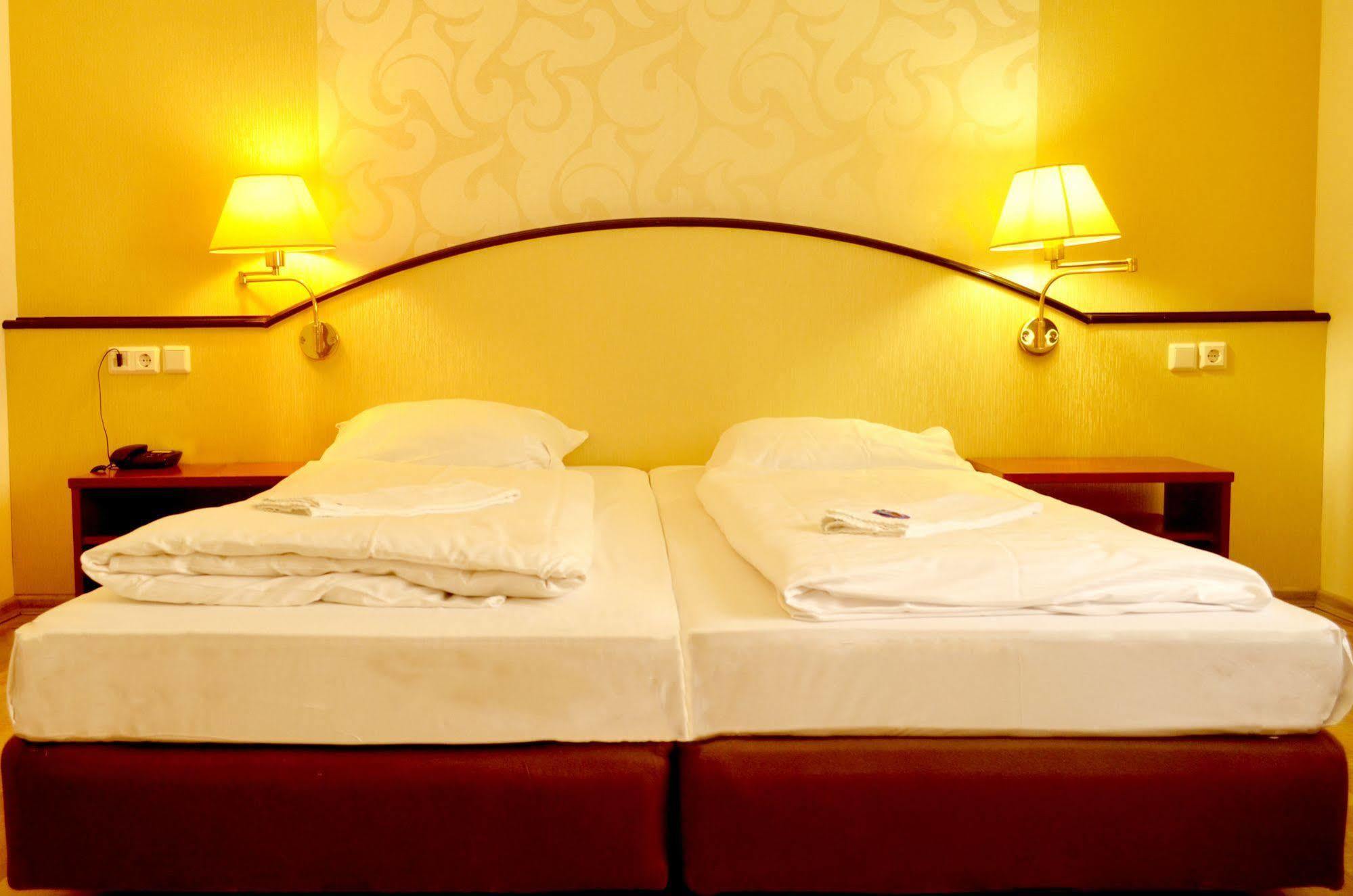As Hotel เกิตทิงเงน ภายนอก รูปภาพ