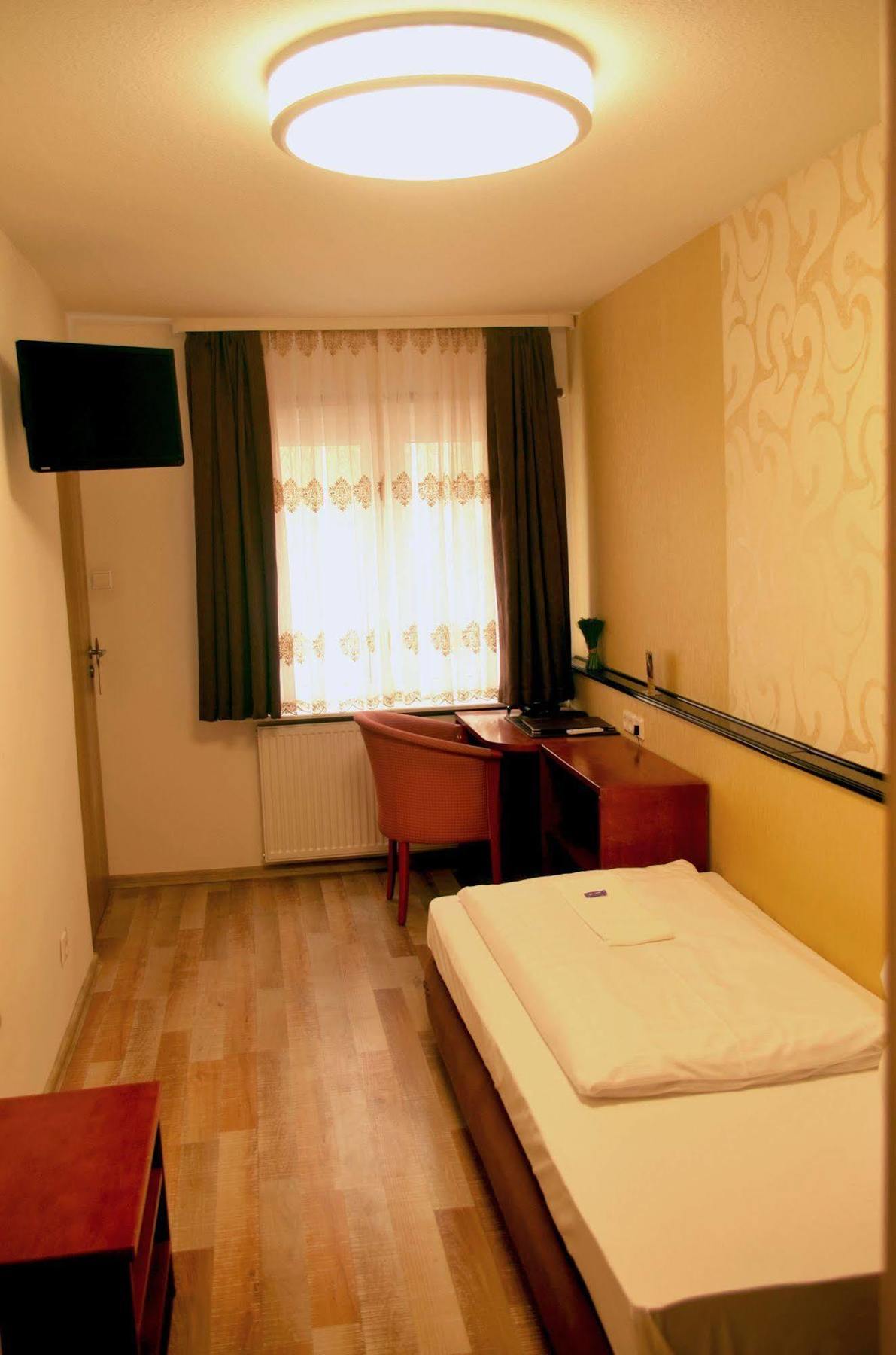 As Hotel เกิตทิงเงน ภายนอก รูปภาพ