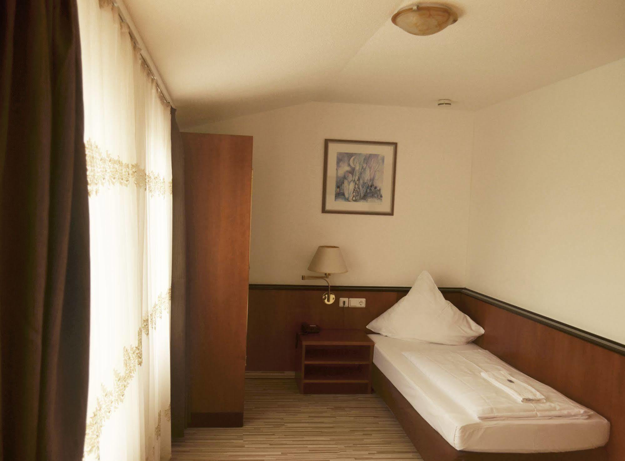 As Hotel เกิตทิงเงน ภายนอก รูปภาพ