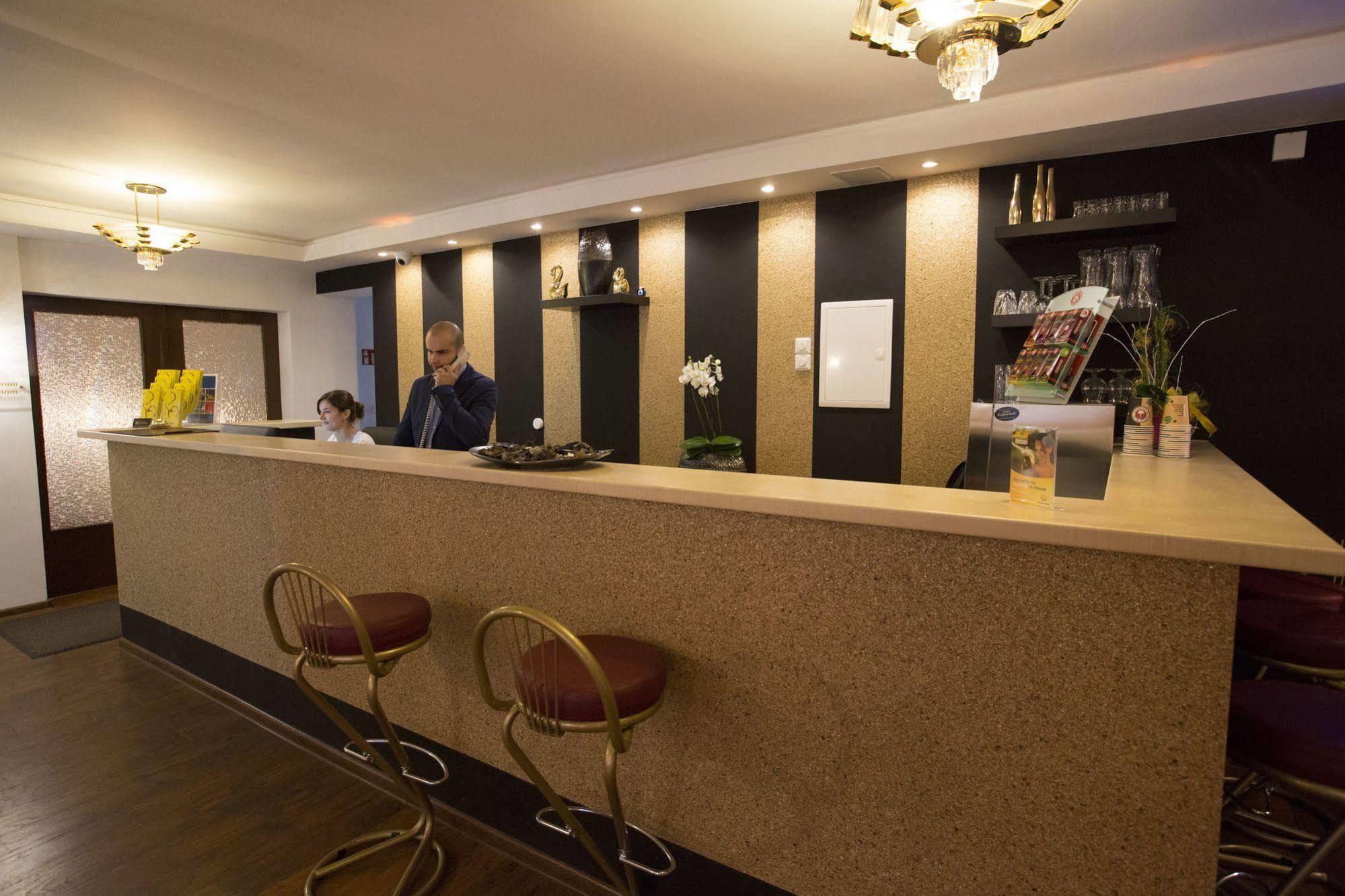 As Hotel เกิตทิงเงน ภายนอก รูปภาพ